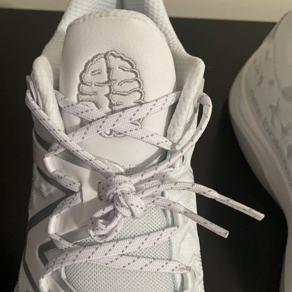 Size 18 - New Balance Two WXY V3 White Grey Men’s Basketball Sneakers Authentic - Picture 9 of 17